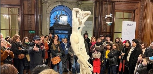 Ilusiones y oasis culturales: un alivio en medio de la crisis y las ruinas