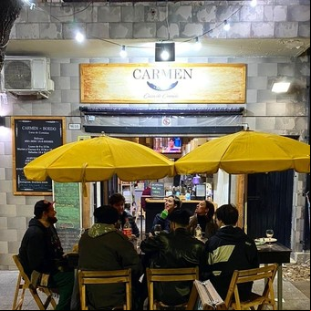 En Boedo, una casa transformada en bodegón conquista con su cocina familiar