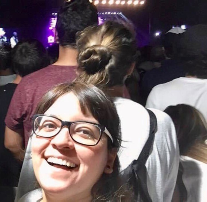 Cecilia usa el "nickname de Mace Sopa. Irá a cada show con personas diferentes.