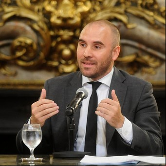 Martín Guzmán respondió a las fuertes críticas de Javier Milei por el acuerdo con el FMI: "Gobierna para un show personal"