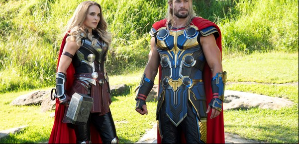 Chris Hemsworth dejó de comer carne para besar a la vegana Natalie Portman