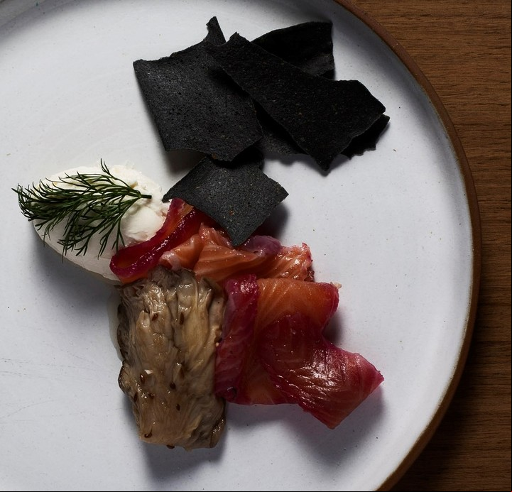 El gravlax de salmón rosado de Sál.
