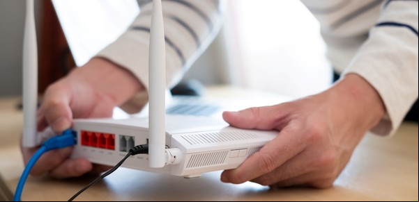 La regla de los 30 centímetros que mejora la señal del WiFi en tu casa