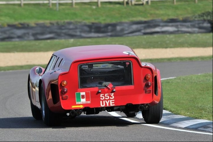 De atrás, la Ferrari Breadvan tiene todo el aspecto de furgoneta.
