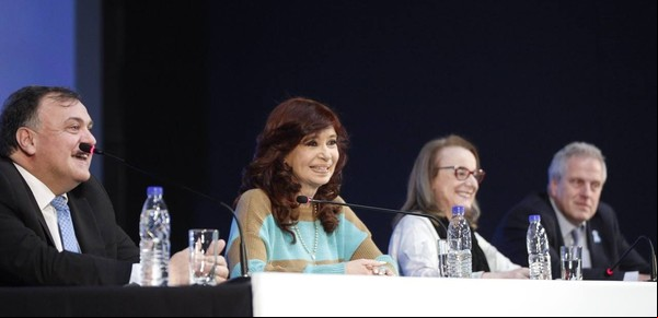 Pedido fallido de Cristina Kirchner, una pausa opositora y el salvavidas de Olivos
