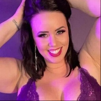Trabajaba en un call center y hoy gana 60.000 dólares al mes en OnlyFans como "modelo extra large"