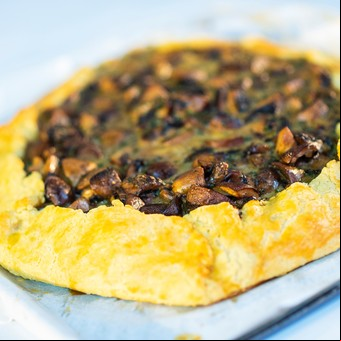 Tarta rústica de hongos y queso de cabra de Dolli Irigoyen