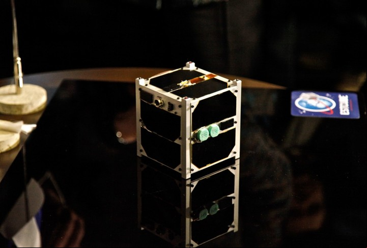 Los nanosatélites miden 10 centímetros de lado y se interconectan entre sí formando constelaciones.