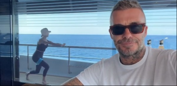 La burla de David Beckham a su mujer mientras entrenaba en su yate durante las vacaciones en Italia