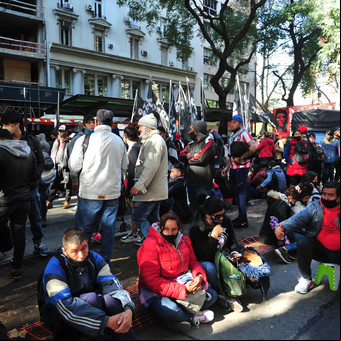 En plena tensión con los piqueteros, anuncian un bono de $ 11.000 para más de un millón de beneficiarios del plan Potenciar Trabajo