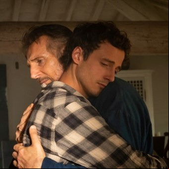 Liam Neeson sufre con su hijo en la vida real en Una villa en la Toscana