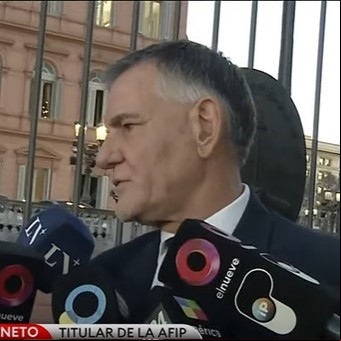 AFIP va por la plata de argentinos en el exterior: intima a más de 350 contribuyentes por Ganancias no declaradas