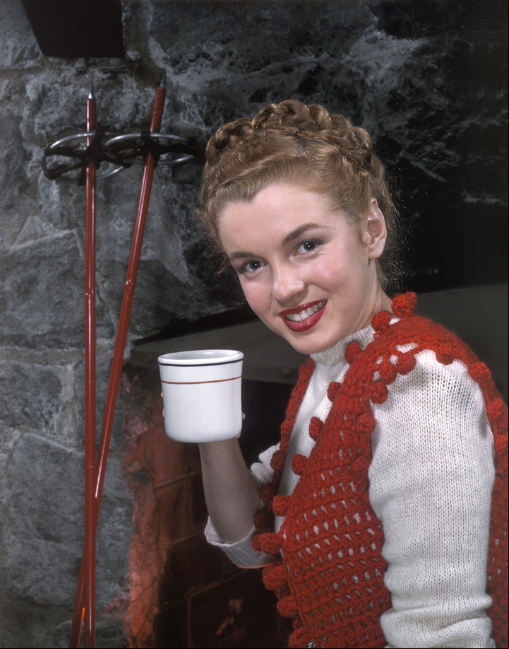 1946: Cuando Marilyn aún era Norma Jeane Mortenson posa para un retrato en California. Foto de Richard C. Miller/Donaldson Collection/Getty Images