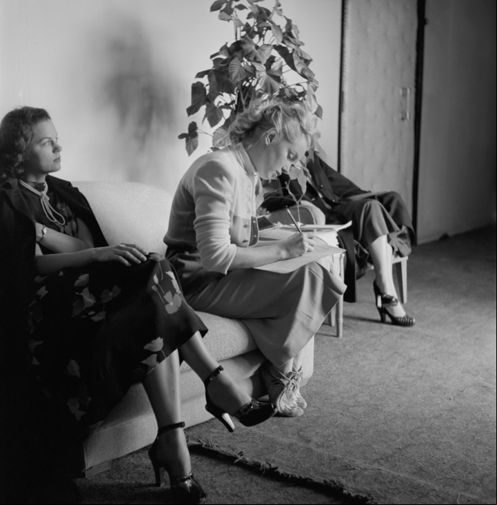 Marilyn Monroe durante la espera para una audición para una obra de teatro, en 1950. Foto de Richard C. Miller/Donaldson Collection/Getty Images
