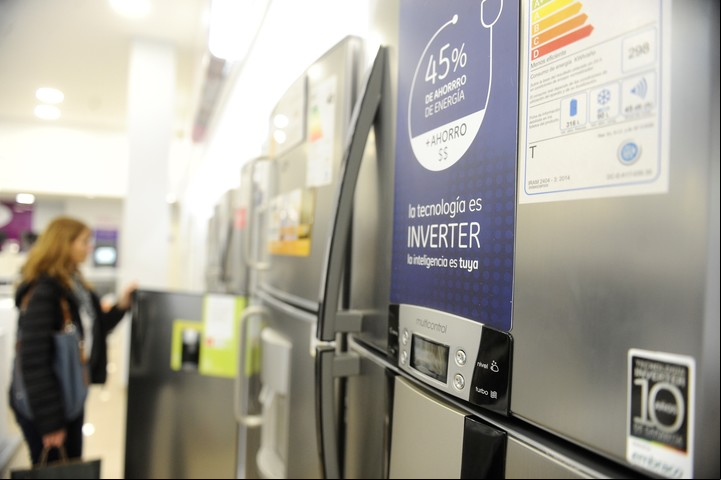 Las heladeras Inverter son más caras, pero consumen mucho menos energía. Foto: Juan Manuel Foglia/Archivo.