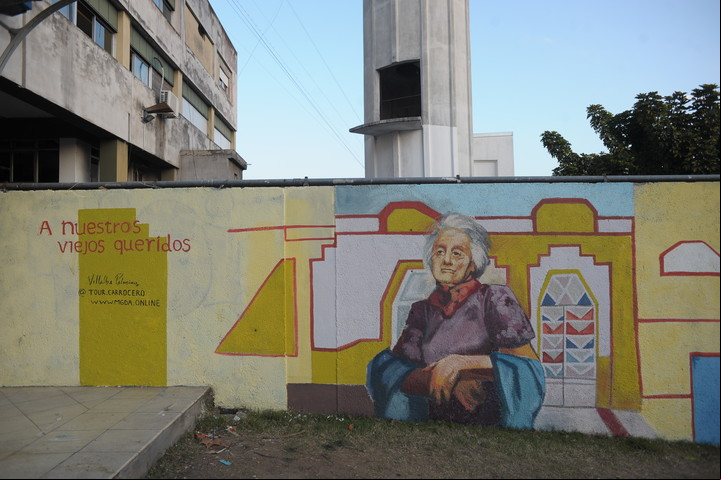 Mural homenaje a la Esperando Carroza" en Glorieta de Versalles. (Foto Germán García Adrasti).