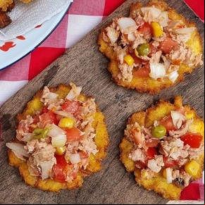 Patacones con ensalada de atún