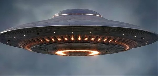 Profesor de Stanford afirma que tiene "100%" de certeza que alienígenas viven entre nosotros
