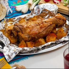 Chamorro de cerdo adobado