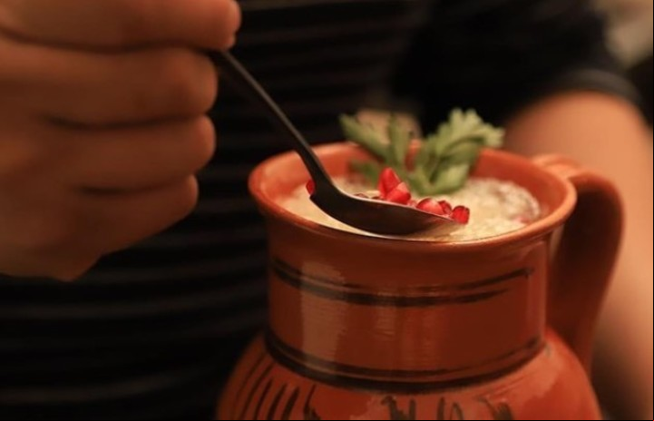 Jóvenes emprendedores lograron trasladar el sabor del chile en nogada al pulque.