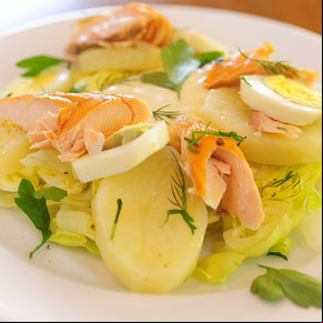 Ensalada de papa y salmón