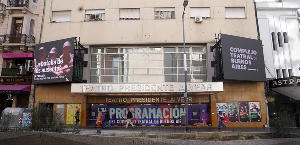 Un teatro histórico que sigue cerrado en pleno apogeo de calle Corrientes: qué pasa con el Presidente Alvear