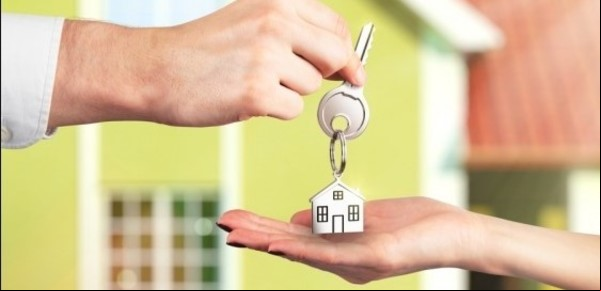Vender tu casa y comprar una nueva: qué gastos extras hay que pagar y cuánto suman