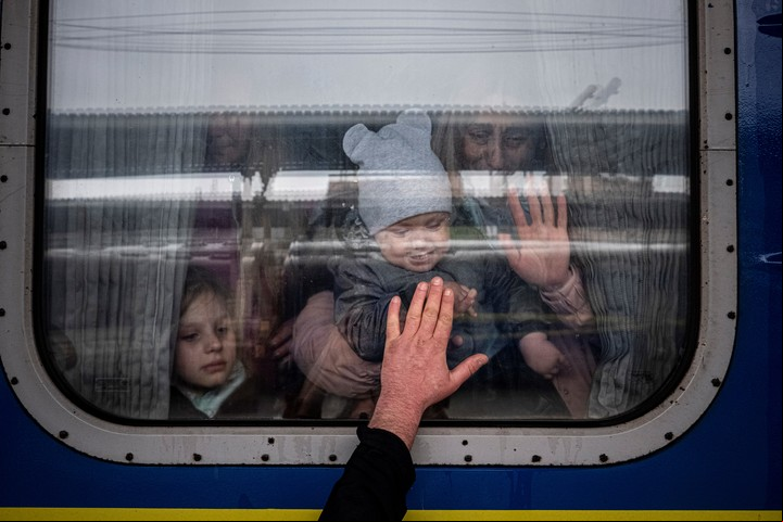 El desarraigo a causa de la guerra afecta a las niñas y los niños, ya que los aleja de sus hogares, sus amistades y su vida cotidiana. Foto: UNICEF/Gilbertson