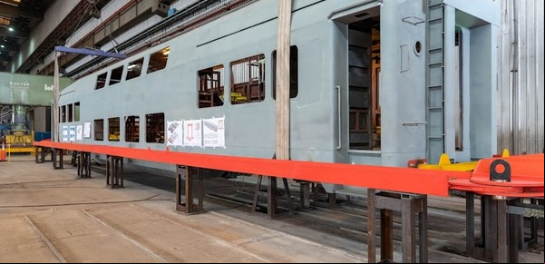 Asientos reclinables con USB, bajo consumo de energía y más velocidad: cómo será el regreso de los vagones doble piso del Sarmiento