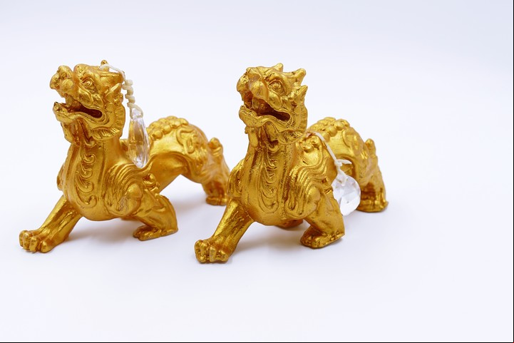 El pixiu, y otros objetos activadores del Feng Shui que podemos usar en las áreas de la prosperidad como parte de la decoración. Foto: ilustración Shutterstock.