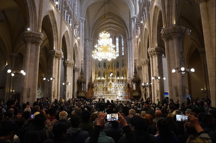 La Basílica de Luján, también conocida como el Santuario Nacional de Argentina, está dedicada a Nuestra Señora de Luján.