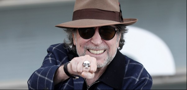 Joaquín Sabina, a los 74 años, anuncia su regreso a los escenarios
