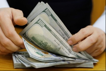 Alquileres temporarios: cómo es el truco para publicar en Airbnb y Booking y cobrar en dólar billete