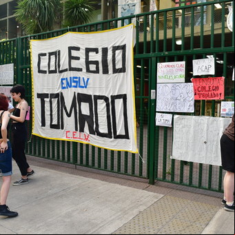 Duro cruce entre Axel Kicillof y Diego Santilli por las tomas en las escuelas