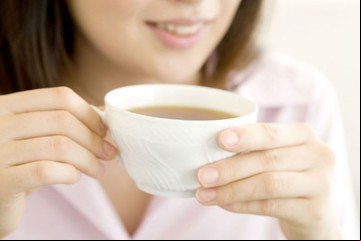 Descubre las bebidas que benefician tu salud, según Harvard