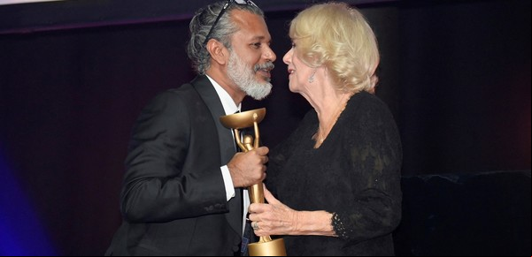 El escritor Shehan Karunatilaka, de Sri Lanka, ganó el Booker Prize