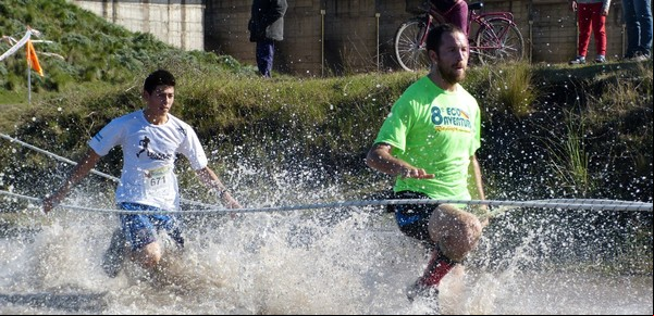 Vuelven los 10K que desafían el agua y el barro del Dique Roggero: esta vez, se corre con camiseta de la Selección Argentina