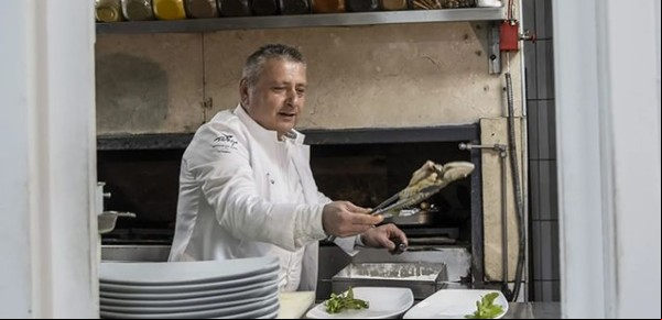 La Guía Michelin eligió su restaurante, el chef pensó que era una broma y se perdió la premiación: "Estoy muy triste"