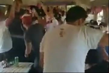 Hicieron la despedida de soltero arriba de un tren y el final fue terrible