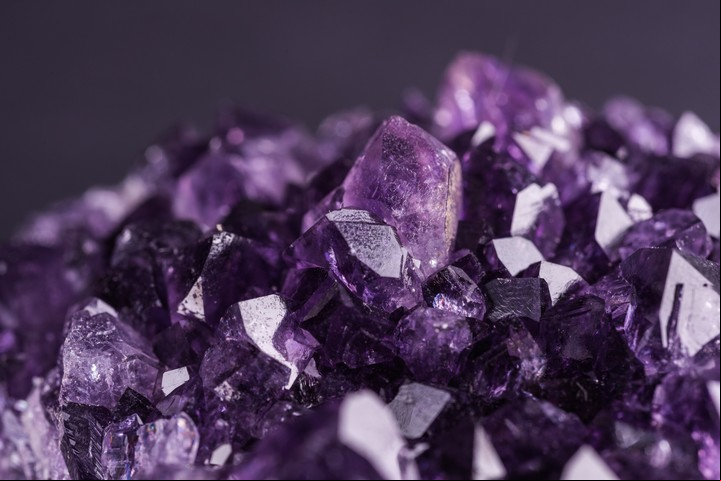 La amatista es el cristal ideal para la relajación. (Foto: ilustración Shutterstock).