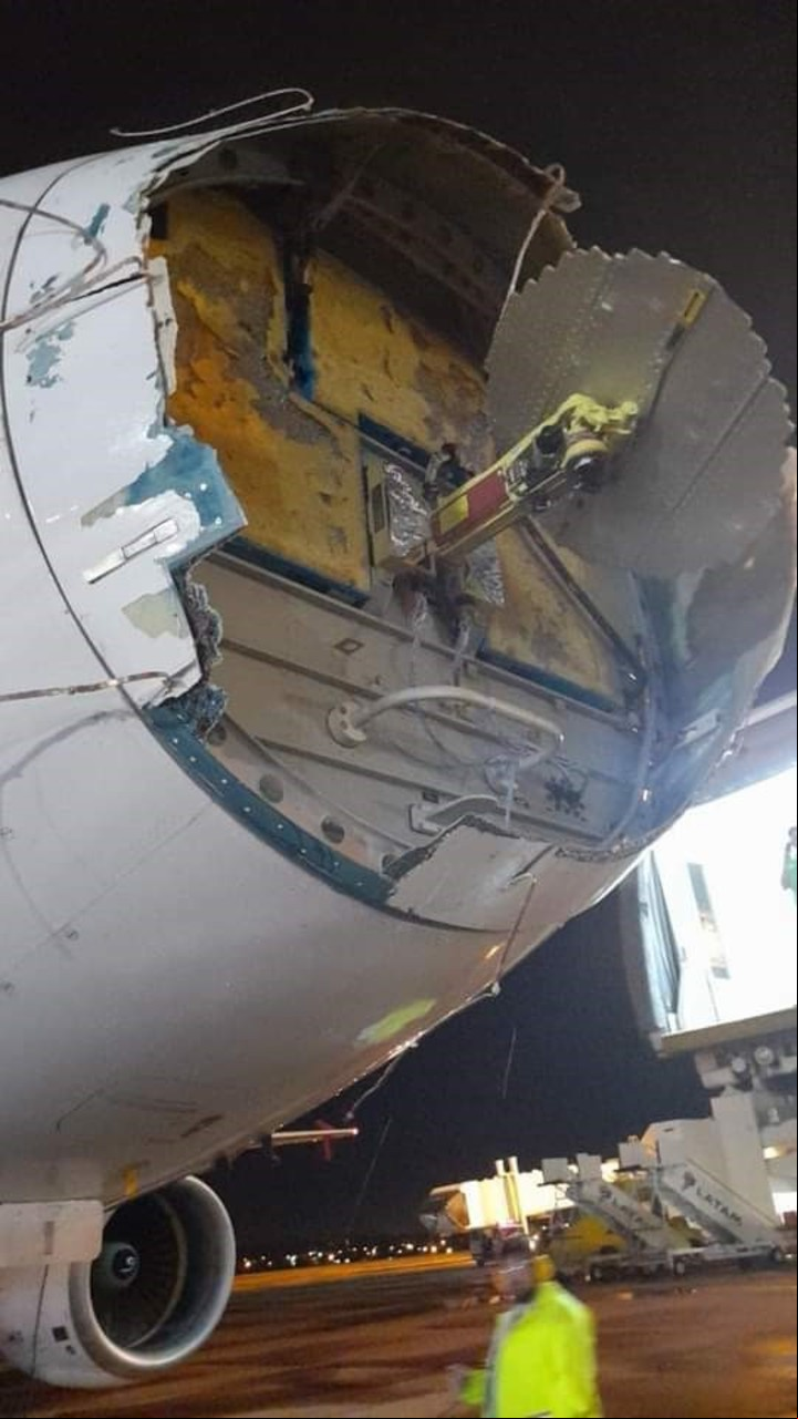 Un avión de LATAM sufrió severos destrozos tras ser afectado por una tormenta cuando volaba de Brasil a Paraguay.