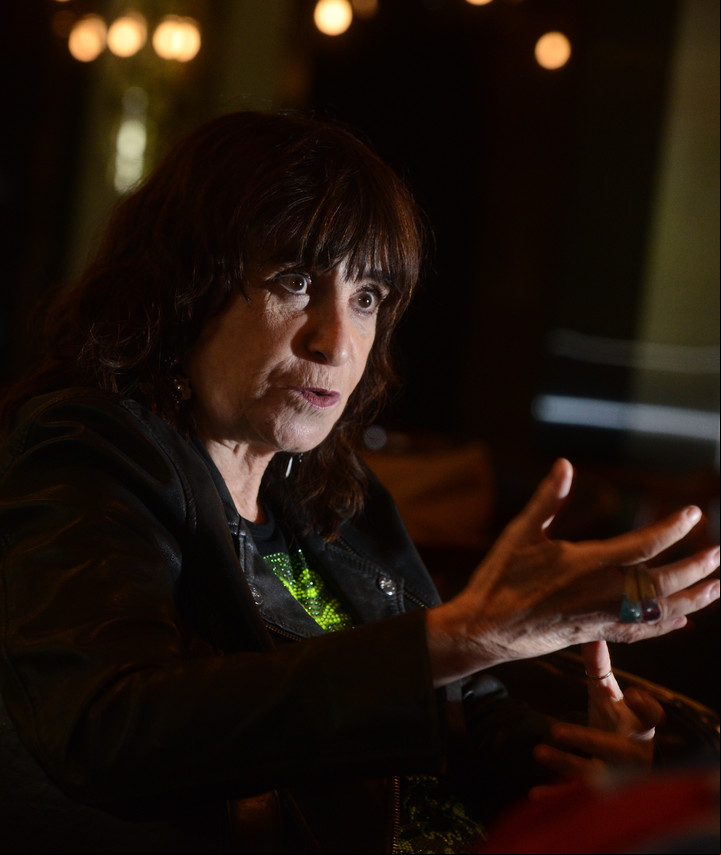 "Hay momentos de la vida en que estás más neurótico y de repente te pasan cosas que te hacen daño. Yo he pasado por temporadas donde he sido más claustrofóbica", cuenta Rosa Montero. Foto Luciano Thieberger