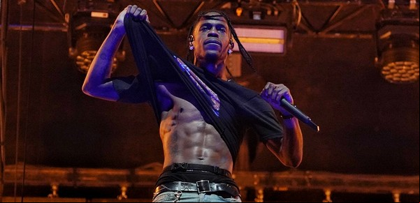 Travis Scott dio un show de pasión y comunión para sus fans argentinos y estrellas como Duki, Bizarrap y Nicki Nicole estuvieron allí para contarlo