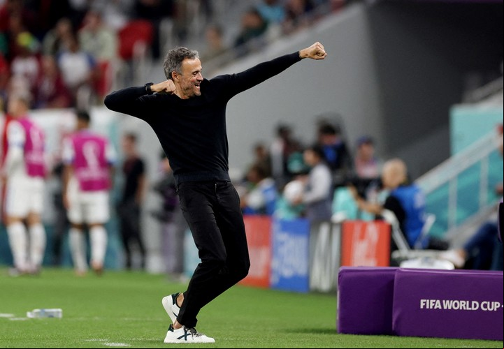 Luis Enrique celebra uno de los goles de Ferrán Torres. REUTERS/Carl Recine