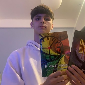 A los 9 años publicó su primer libro, a los 14 otro, y con 16 sueña con ser escritor