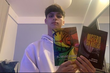 A los 9 años publicó su primer libro, a los 14 otro, y con 16 sueña con ser escritor