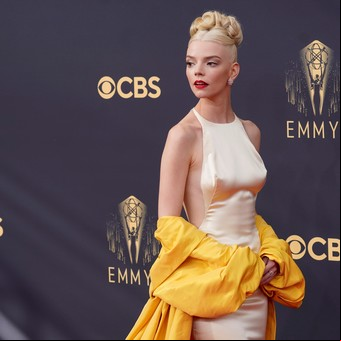 Anya Taylor-Joy revela todos sus trucos de belleza y bienestar