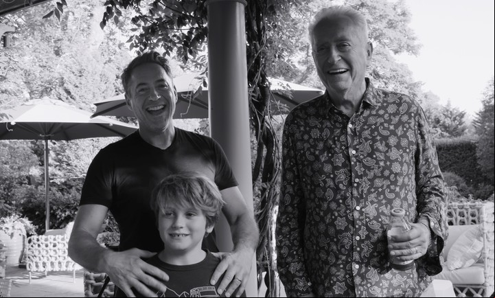 Downey Jr., su hijo Exton Elias Downey y Robert Downey Sr.. Foto Netflix