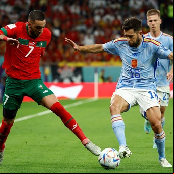 Mundial Qatar 2022: por qué España enfrenta a Marruecos con una llamativa camiseta celeste