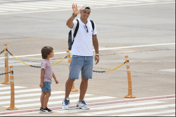 Luis Suárez llegó a Rosario junto a su familia para pasar la Navidad con los Messi